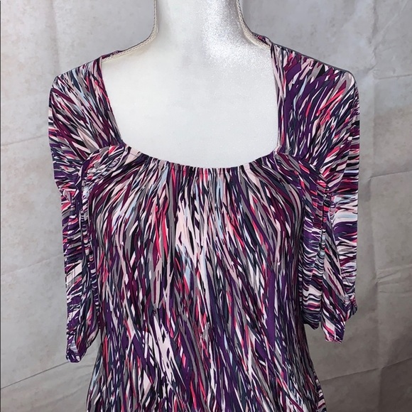 Splashes of Color Adorn this Comfy Dress - Picture 3 of 11